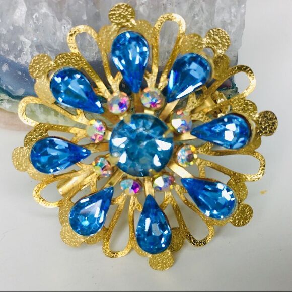 Sparkly Brooch Pin Goldtone Blue Pink AB Aurora Borealis Rhinestone Flower 4012 - Picture 1 of 5